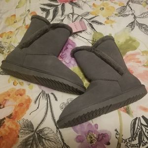 Serra Brand Women's Gray Suede Fur Lined Boots